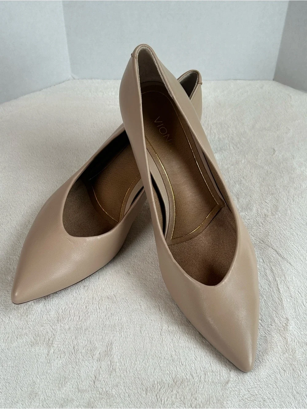 Vionic Josie Classic Pointed-Toe Kitten Heels Pumps Nude/Beige Women’s Size 7.5